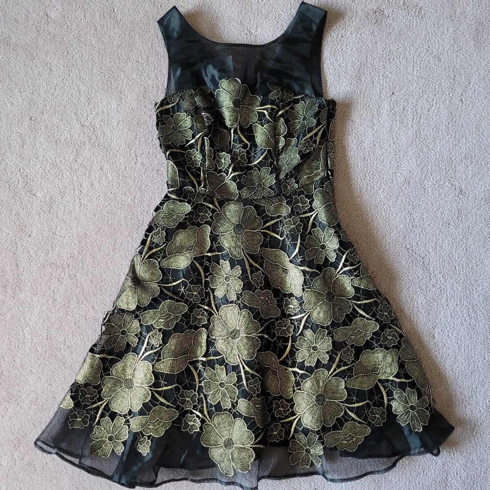 Eva Franco Bailey Dress La Flor De Oro Gold Floral with Black Organza Size 2